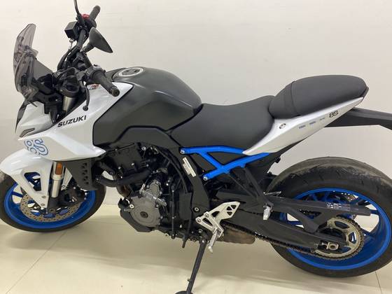 SUZUKI GSX-8S 